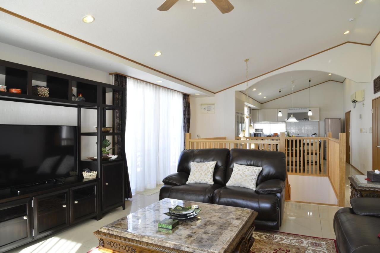 Maeda Biru House Onna Exterior foto